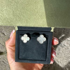 Van Cleef&Arpels iconic earrings in pearl vintge size